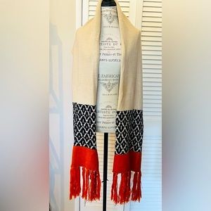 MAX & Co. NWT. SCARF-WRAP. CABLE-KNIT. UNISEX. FRINGED AND PATTERNED ACCENTS